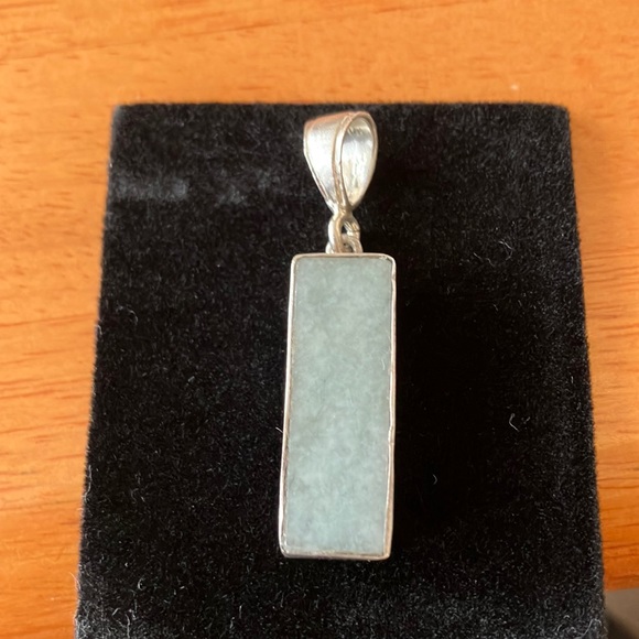 Gorgeous Vintage Pale Green Quartz and Sterling Pendant - Picture 2 of 13